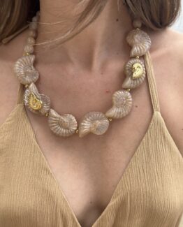 Collar shell beige