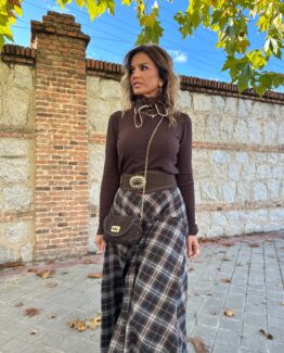 Jersey de punto chocolate botones dorados