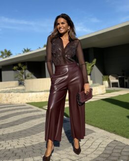 Pantalón efecto piel Burdeos