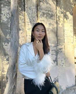 Blusa satén puños plumas