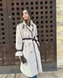 Abrigo de pelo creta con detalles de polipiel