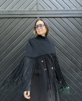 Capa de punto flecos negro