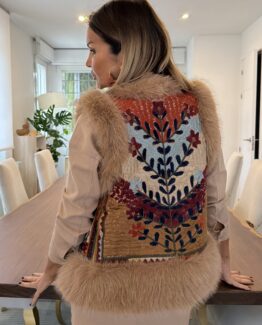 Chaleco bordado folk