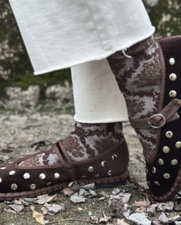 Mercedita terciopelo tachas brownie