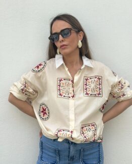 Camisa patchwork flor bordada