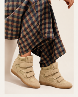Deportiva con cuña beige